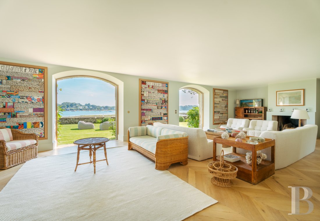 À Arradon, dans le golfe du Morbihan, une île privée de douze hectares et ses deux maisons - photo  n°10